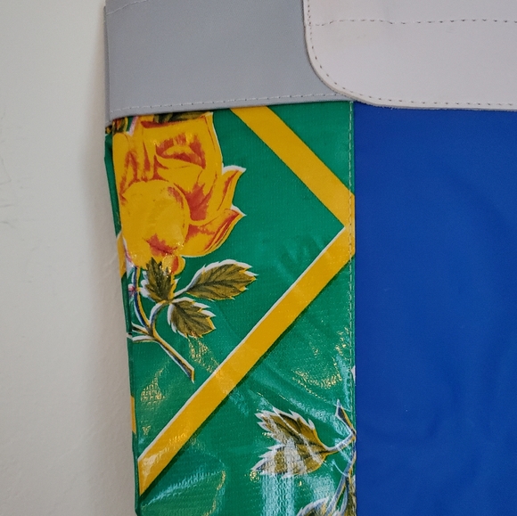 Kitsch Kitchen Colorful Retro Funky Floral Print Vinyl Tote - Picture 9 of 11